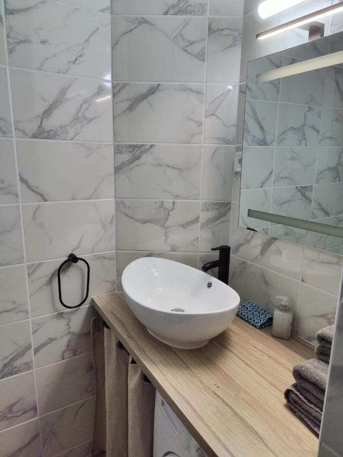 Studio Climatise 50 M.Du Port سان سيبريان المظهر الخارجي الصورة