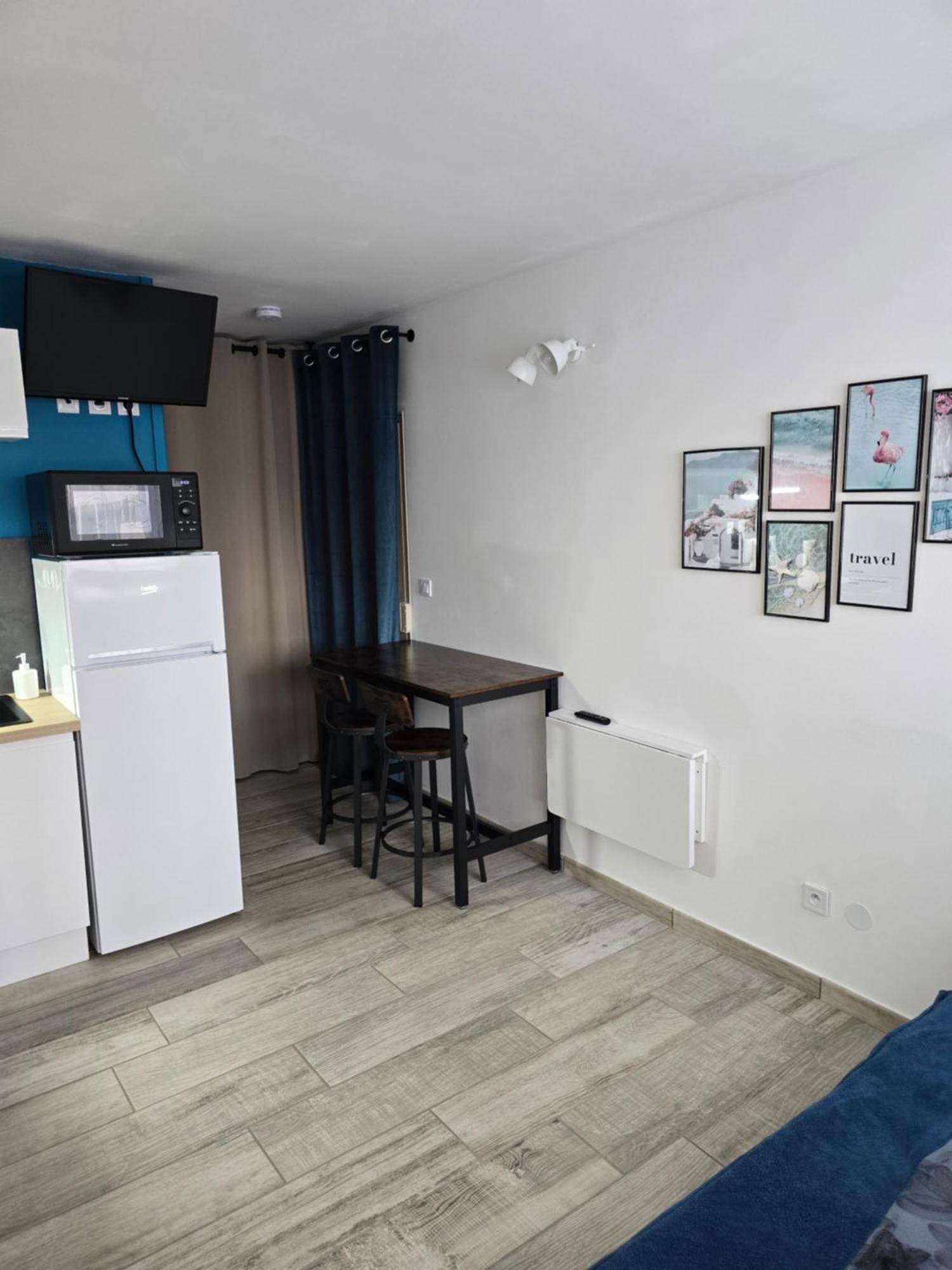 Studio Climatise 50 M.Du Port سان سيبريان المظهر الخارجي الصورة